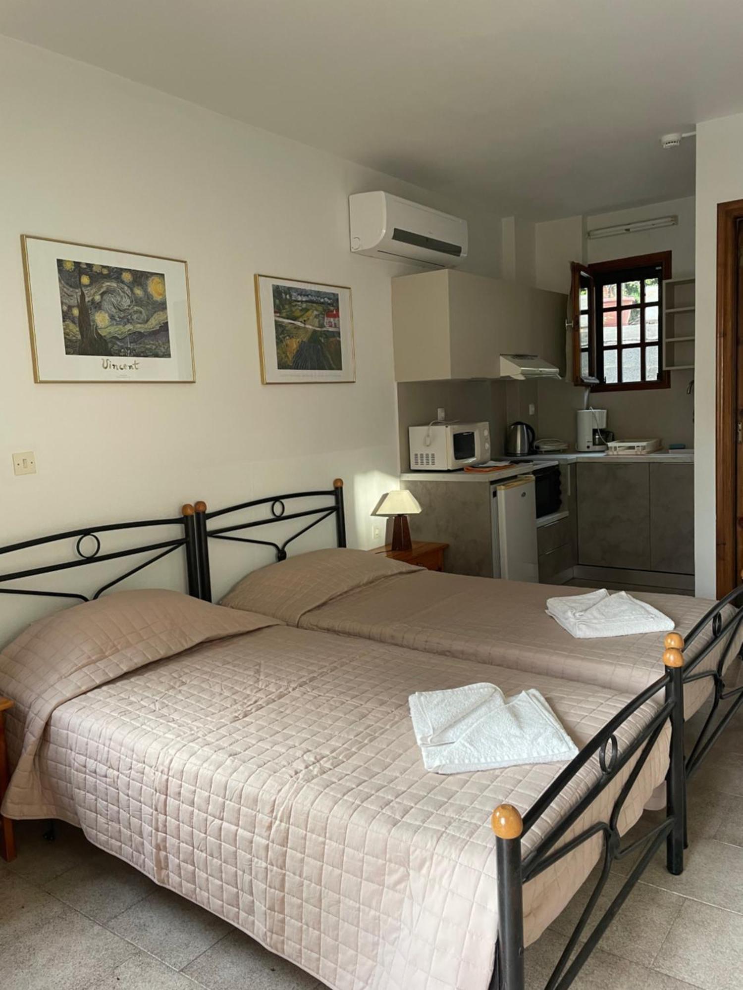 Vasilikos Apartments Paralia Agias Foteinis Esterno foto